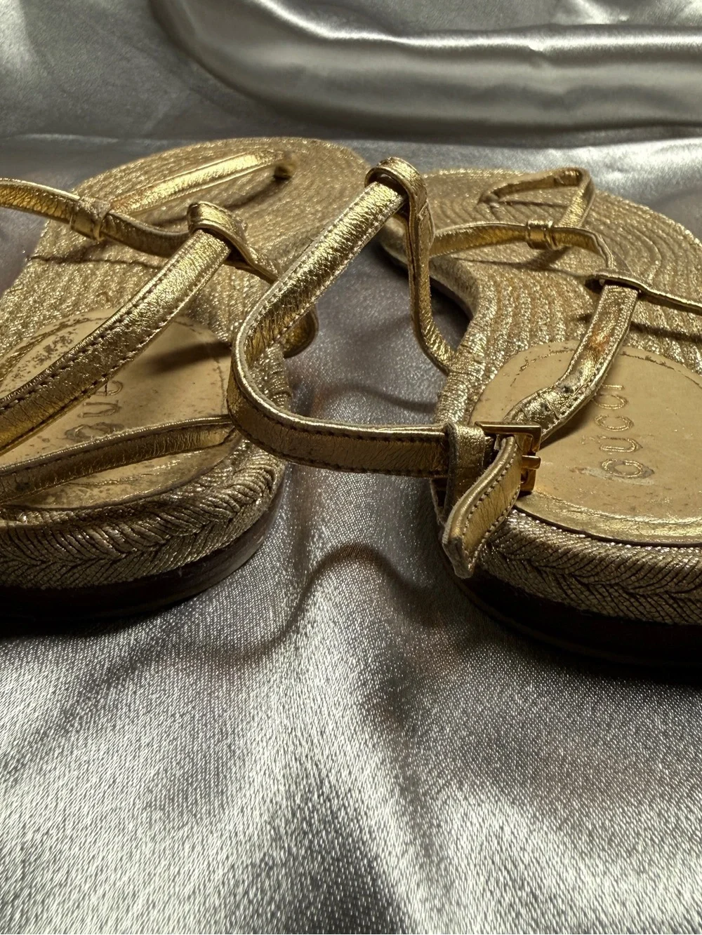 Vintage GUCCI Gold Metallic Leather & Jute Flat Thong Espadrille Sandals 38 US 8